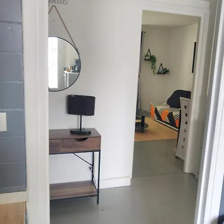 T2 Centre-Ville, Appart Avec Balcon Plein Sud, 1 Chambre, 2 Pers, Climatisation, Wifi, Parking Libre Et Gratuit *