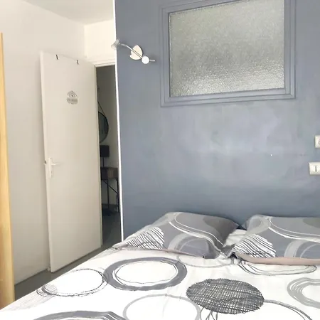 Апартаменты T2 Centre-Ville, Appart Avec Balcon Plein Sud, 1 Chambre, 2 Pers, Climatisation, Wifi, Parking Libre Et Gratuit *