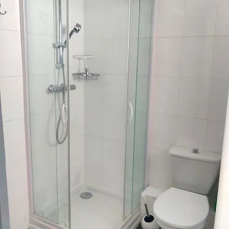 T2 Centre-Ville, Appart Avec Balcon Plein Sud, 1 Chambre, 2 Pers, Climatisation, Wifi, Parking Libre Et Gratuit * Лорьян