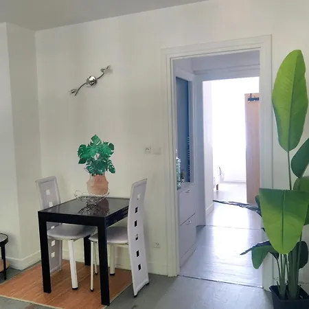 T2 Centre-Ville, Appart Avec Balcon Plein Sud, 1 Chambre, 2 Pers, Climatisation, Wifi, Parking Libre Et Gratuit *