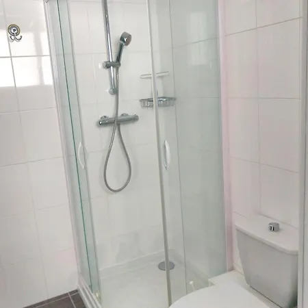 T2 Centre-Ville, Appart Avec Balcon Plein Sud, 1 Chambre, 2 Pers, Climatisation, Wifi, Parking Libre Et Gratuit Лорьян