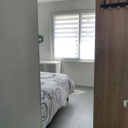 Апартаменты T2 Centre-Ville, Appart Avec Balcon Plein Sud, 1 Chambre, 2 Pers, Climatisation, Wifi, Parking Libre Et Gratuit Лорьян