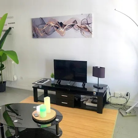 T2 Centre-Ville, Appart Avec Balcon Plein Sud, 1 Chambre, 2 Pers, Climatisation, Wifi, Parking Libre Et Gratuit * Лорьян