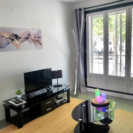 Апартаменты T2 Centre-Ville, Appart Avec Balcon Plein Sud, 1 Chambre, 2 Pers, Climatisation, Wifi, Parking Libre Et Gratuit Лорьян